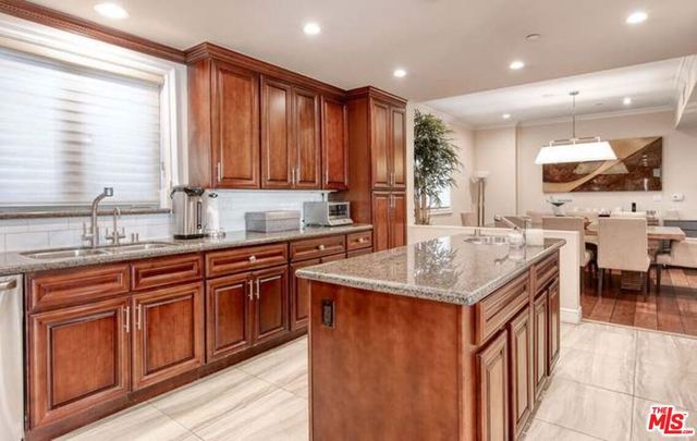 918 S Wooster Street 2, Los Angeles, CA 90035