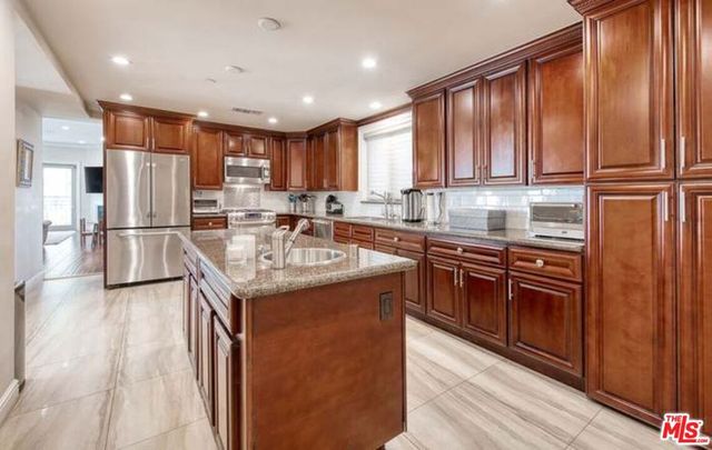 918 S Wooster Street 2, Los Angeles, CA 90035