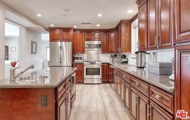 918 S Wooster Street 2, Los Angeles, CA 90035