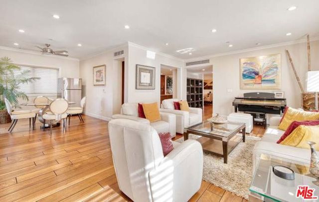 918 S Wooster Street 2, Los Angeles, CA 90035