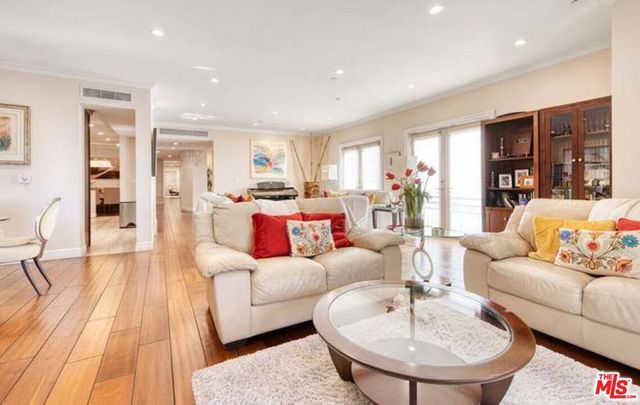 918 S Wooster Street 2, Los Angeles, CA 90035