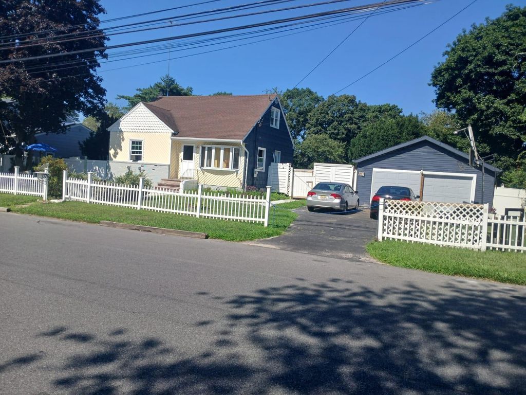 1776 Stein Dr Drive, Bay Shore, NY 11706