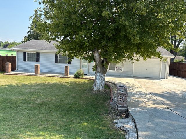 11071 E Fisher Road, Rochelle, IL 60168