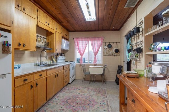 760 E American Avenue, Oracle, AZ 85623