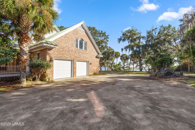 136 Retreat Plantation, Beaufort, SC 29902