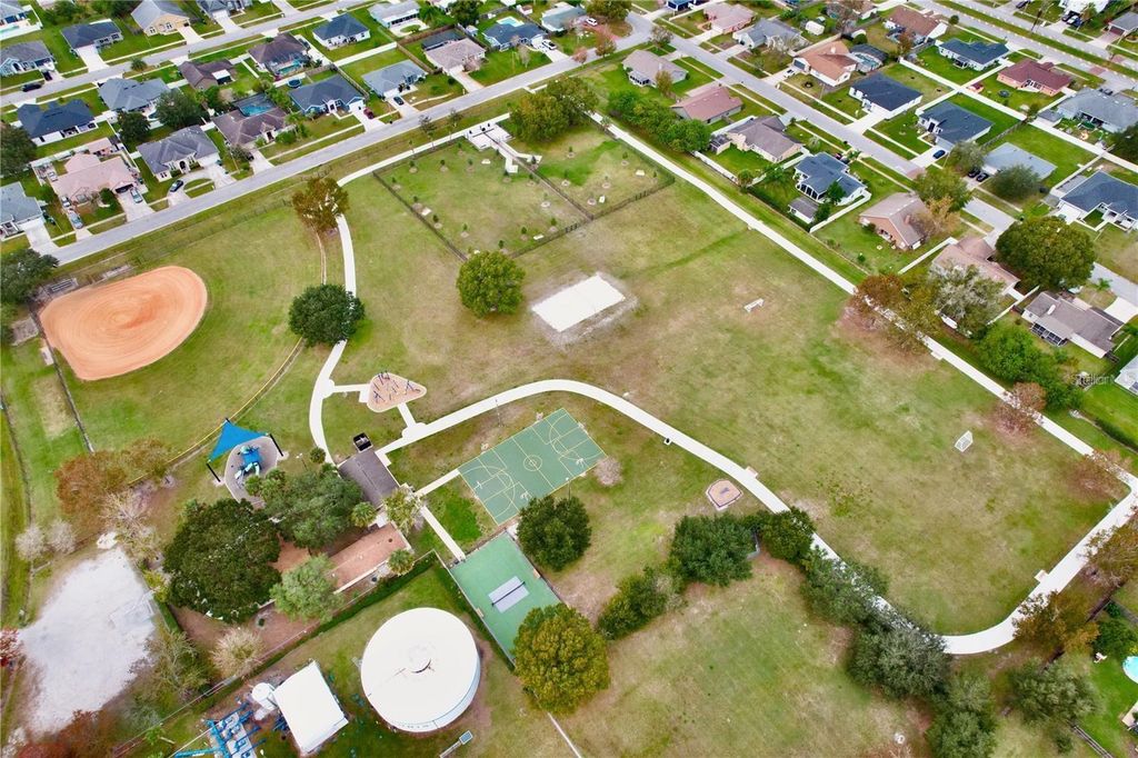 Image 18 of property listing at QUARTERLY PARKWAY, Orlando, FL 32833