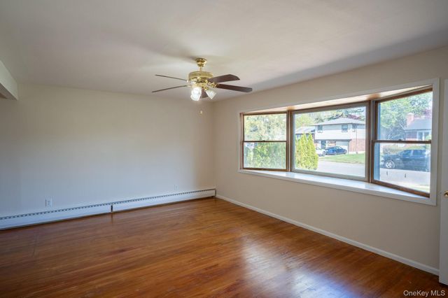 18 Edna Drive, Syosset, NY 11791