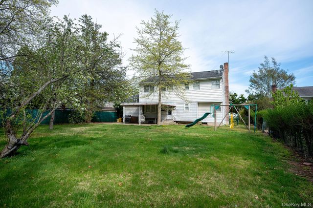 18 Edna Drive, Syosset, NY 11791