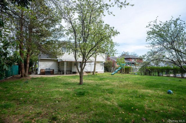 18 Edna Drive, Syosset, NY 11791