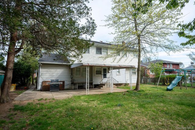 18 Edna Drive, Syosset, NY 11791