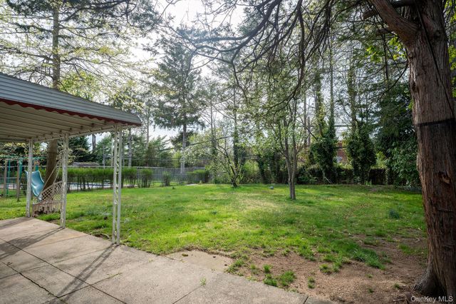 18 Edna Drive, Syosset, NY 11791