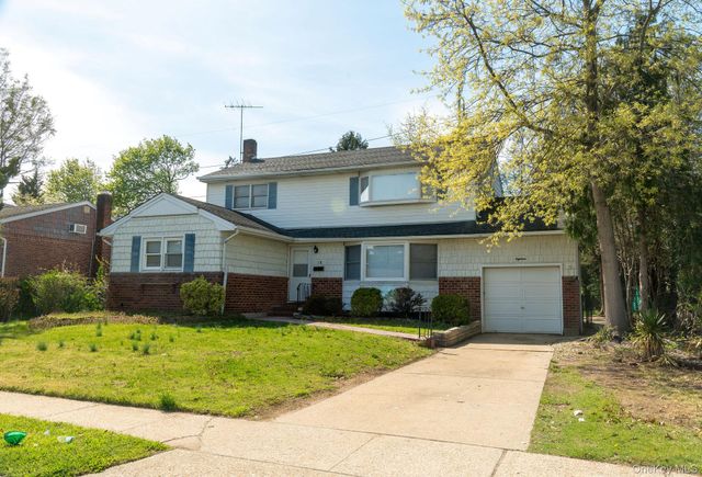 18 Edna Drive, Syosset, NY 11791