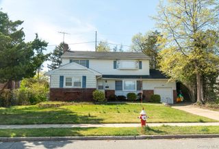 18 Edna Drive, Syosset, NY 11791
