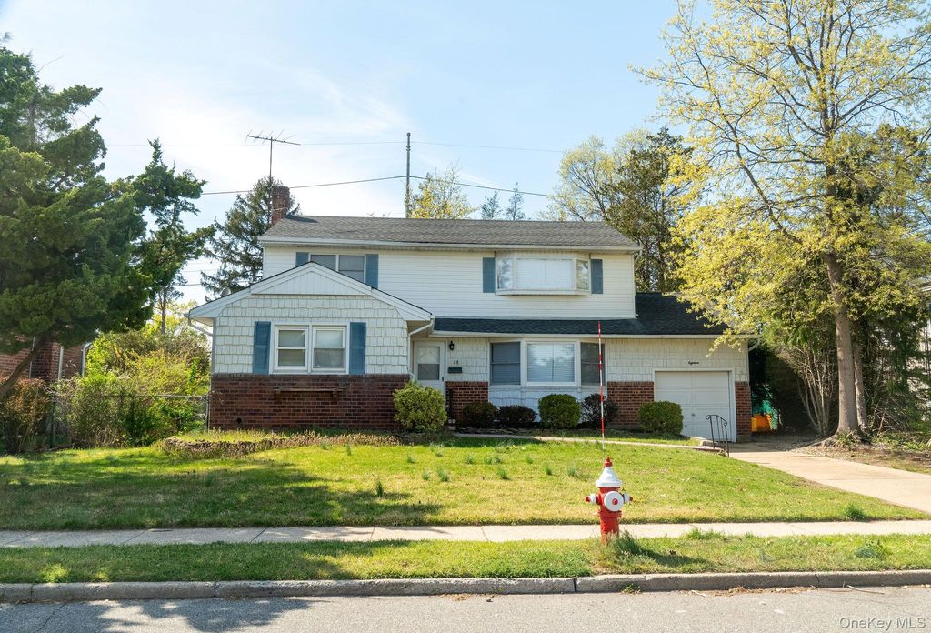18 Edna Drive, Syosset, NY 11791