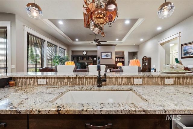 4061 W Highland Fall Ct, Meridian, ID 83646