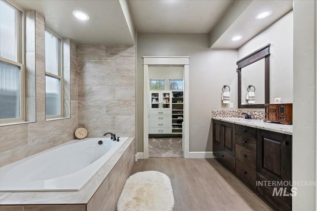 4061 W Highland Fall Ct, Meridian, ID 83646