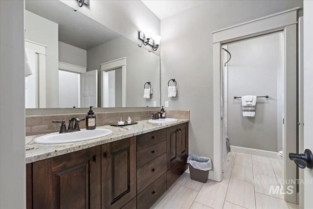 4061 W Highland Fall Ct, Meridian, ID 83646