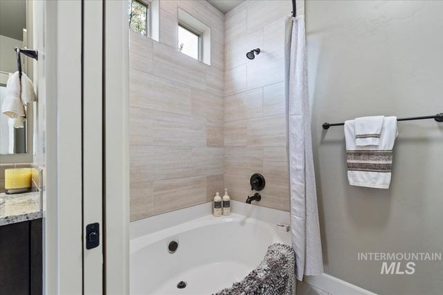 4061 W Highland Fall Ct, Meridian, ID 83646