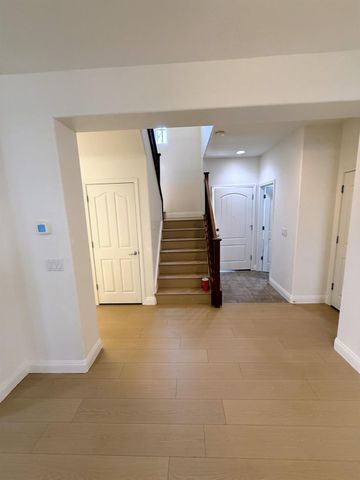 5424 Knotty Pine Way, Sacramento, CA 95835
