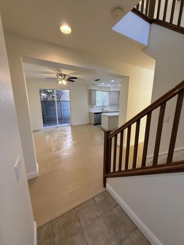 5424 Knotty Pine Way, Sacramento, CA 95835