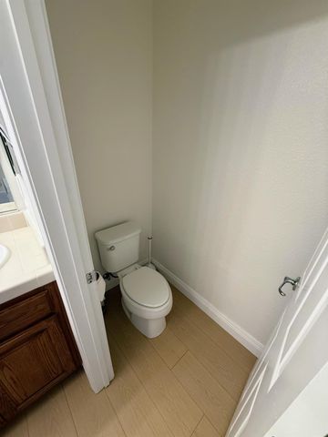 5424 Knotty Pine Way, Sacramento, CA 95835