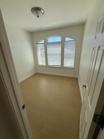 5424 Knotty Pine Way, Sacramento, CA 95835
