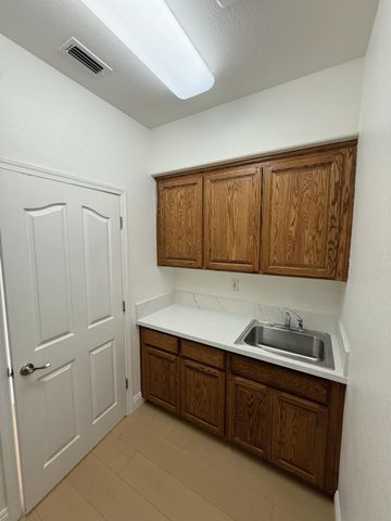 5424 Knotty Pine Way, Sacramento, CA 95835
