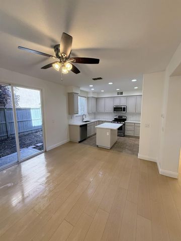5424 Knotty Pine Way, Sacramento, CA 95835