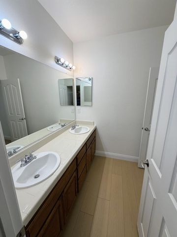 5424 Knotty Pine Way, Sacramento, CA 95835