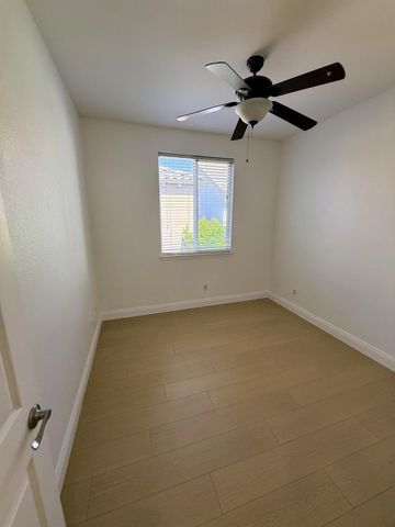 5424 Knotty Pine Way, Sacramento, CA 95835