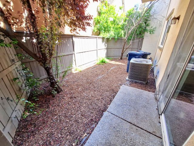 5424 Knotty Pine Way, Sacramento, CA 95835