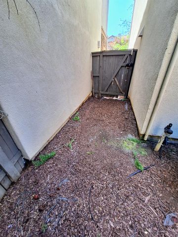 5424 Knotty Pine Way, Sacramento, CA 95835