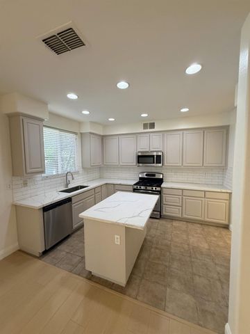 5424 Knotty Pine Way, Sacramento, CA 95835