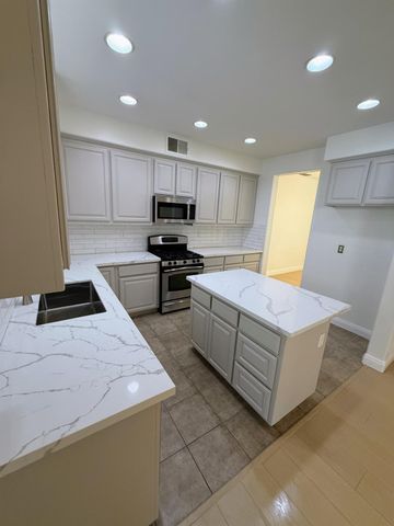5424 Knotty Pine Way, Sacramento, CA 95835