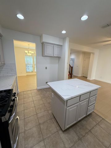 5424 Knotty Pine Way, Sacramento, CA 95835