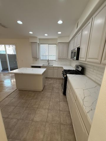 5424 Knotty Pine Way, Sacramento, CA 95835