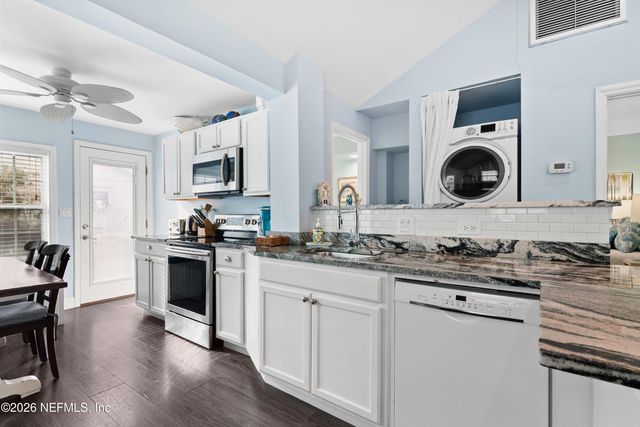 120 8TH Avenue N, Jacksonville Beach, FL 32250