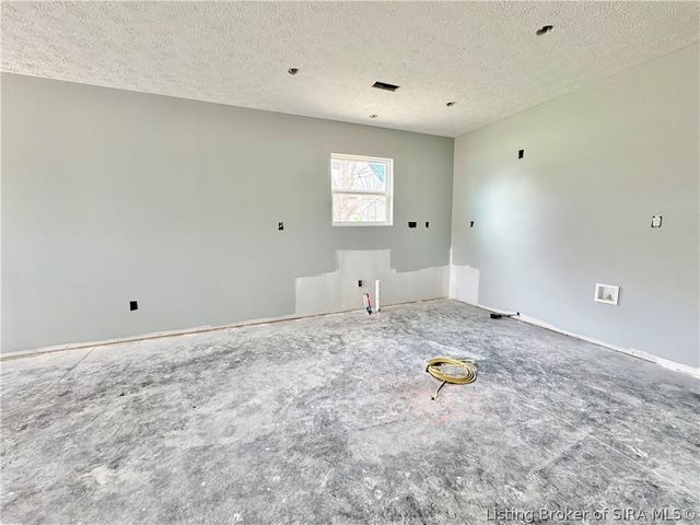 39 E Madison Street, Scottsburg, IN 47170