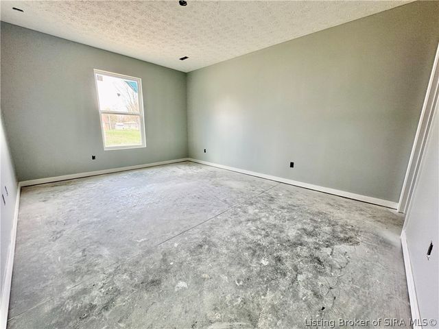 39 E Madison Street, Scottsburg, IN 47170