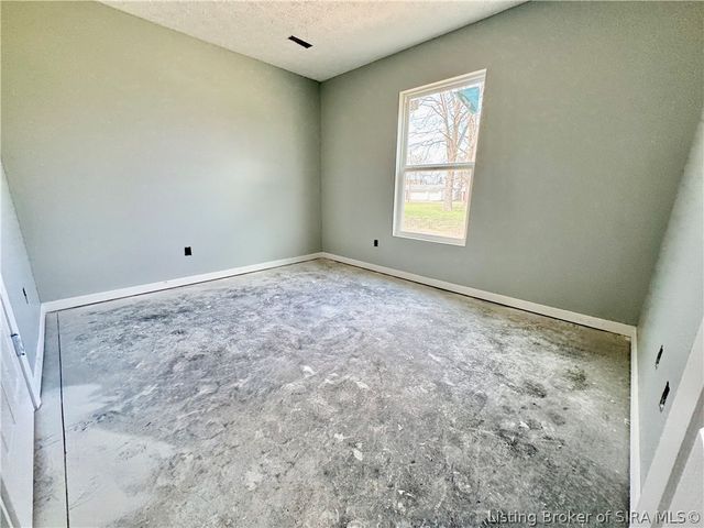 39 E Madison Street, Scottsburg, IN 47170