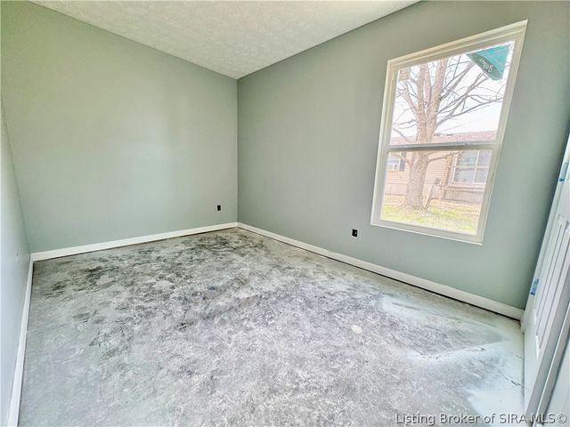 39 E Madison Street, Scottsburg, IN 47170