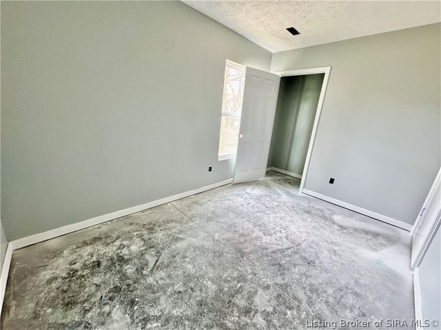 39 E Madison Street, Scottsburg, IN 47170