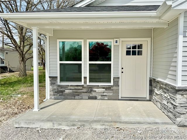 39 E Madison Street, Scottsburg, IN 47170