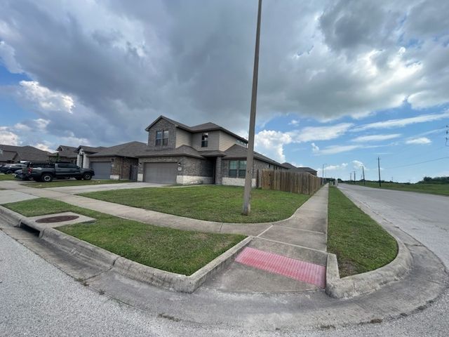1001 Santa Catalina St, Portland, TX 78374