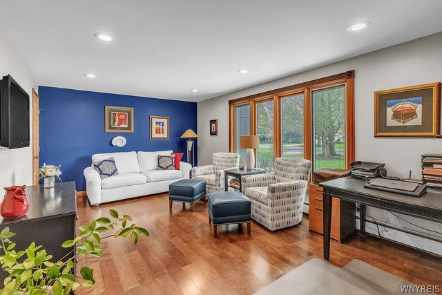 1731 Huth Road, Grand Island, NY 14072