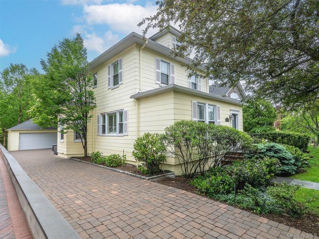 28 Monroe Street, Port Washington, NY 11050