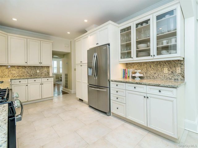 28 Monroe Street, Port Washington, NY 11050