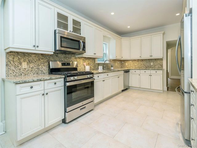 28 Monroe Street, Port Washington, NY 11050