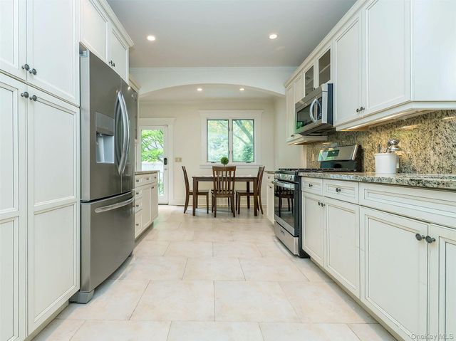 28 Monroe Street, Port Washington, NY 11050