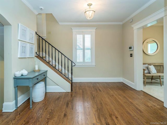 28 Monroe Street, Port Washington, NY 11050